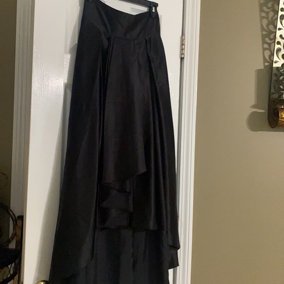 Asymmetric satin skirt - Picture 3 of 6